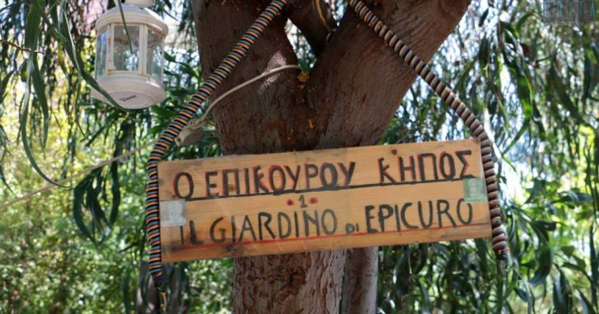 Il giardino di Epicuro: tra i palazzi di Bari un'area segreta curata da due pensionati
